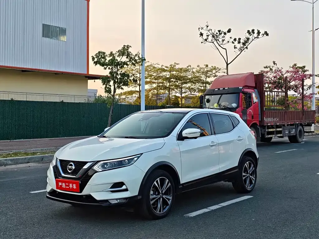 Nissan Qashqai — фото 1