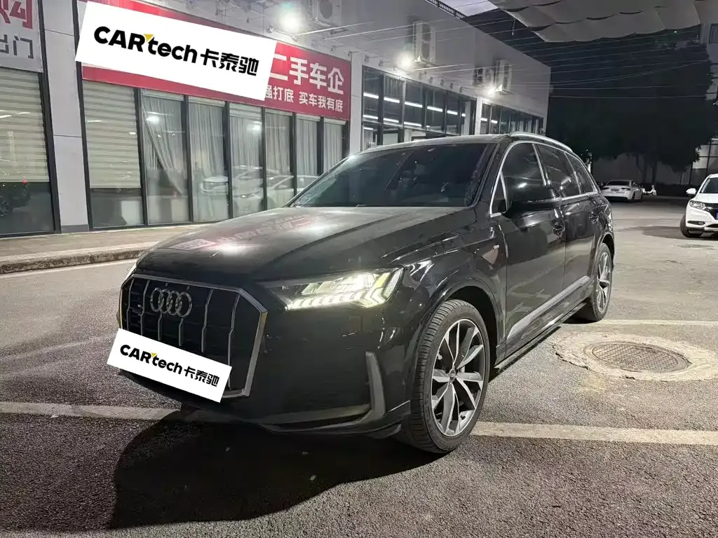 Audi Q7 — фото 1