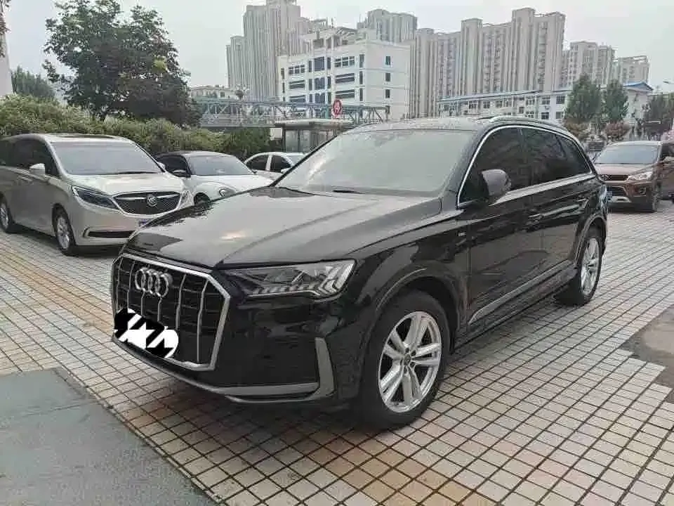 Audi Q7 — фото 1