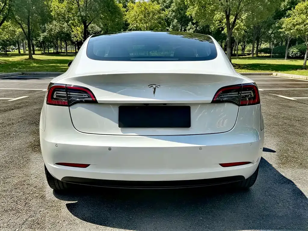 Tesla Model 3 — фото 5