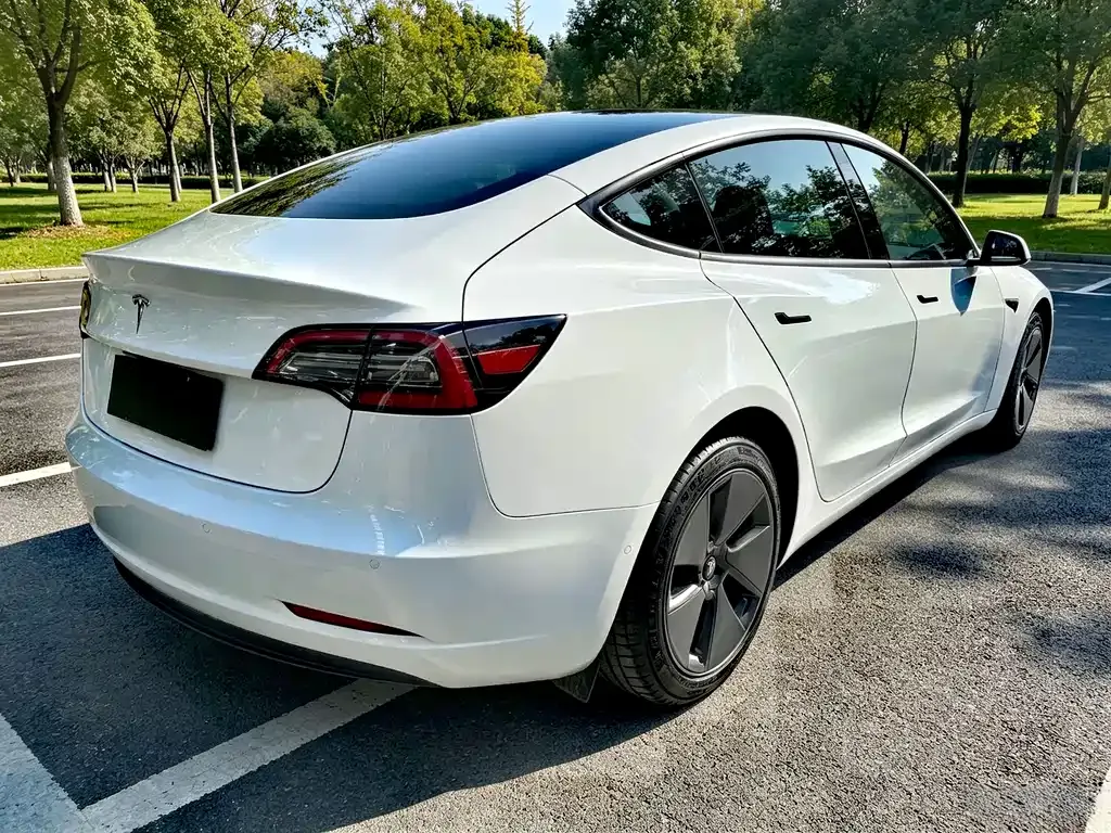 Tesla Model 3 — фото 9