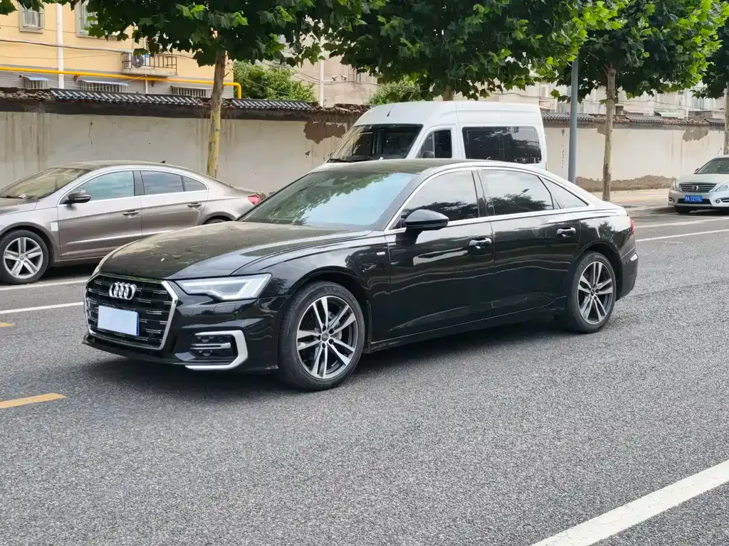 Audi A6L — фото 1