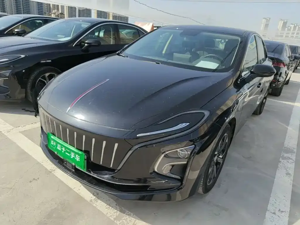 Hongqi E-QM5 — фото 1