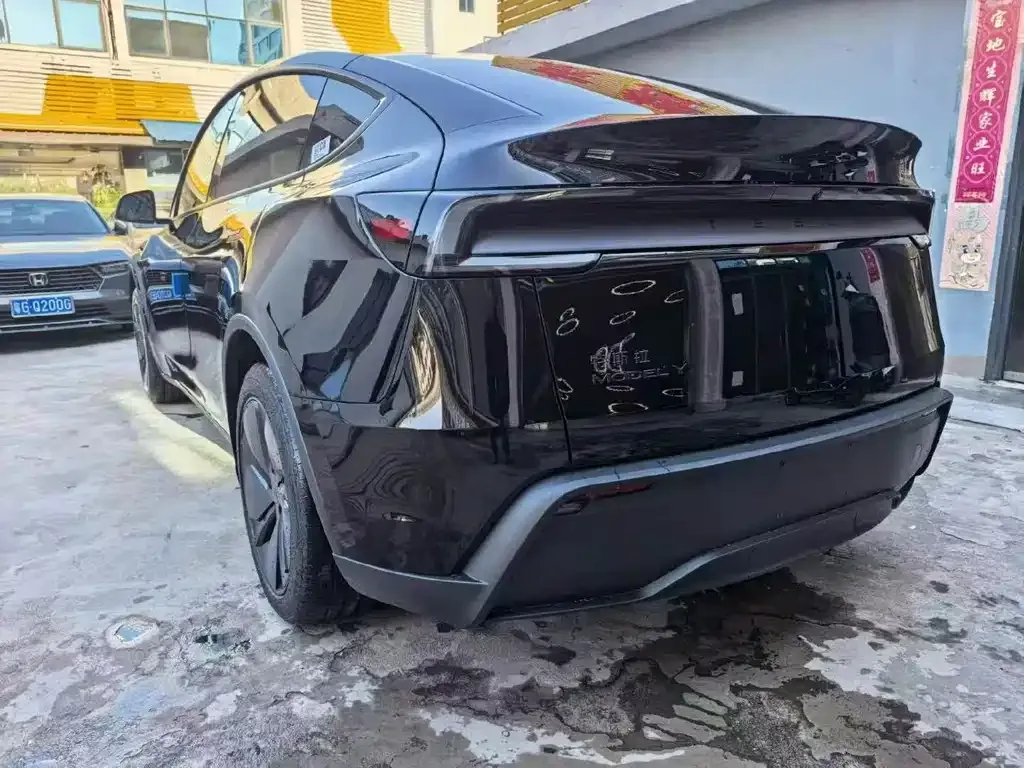 Tesla Model Y — фото 7