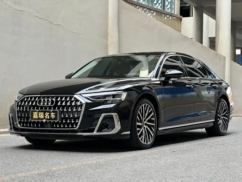 Audi A8 — фото 1