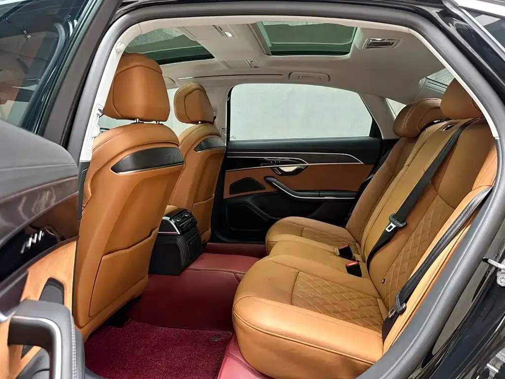 Audi A8 — фото 6