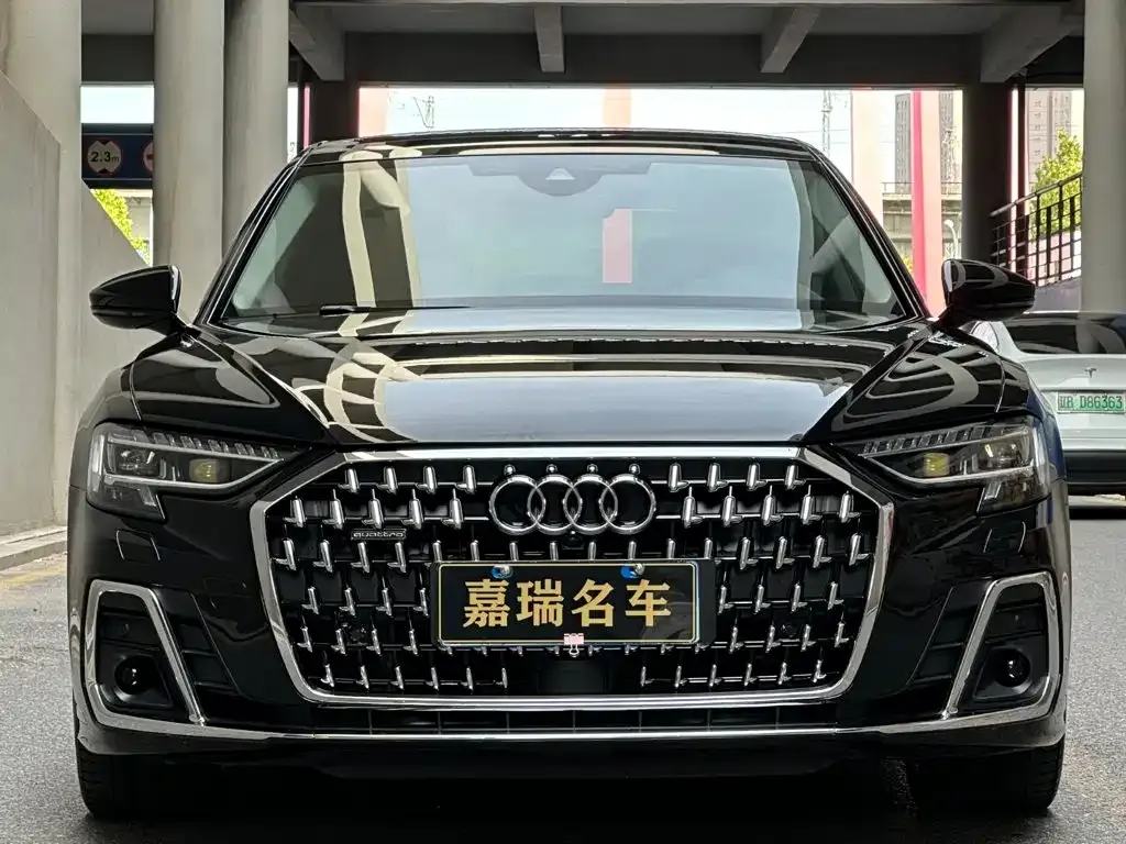 Audi A8 — фото 2