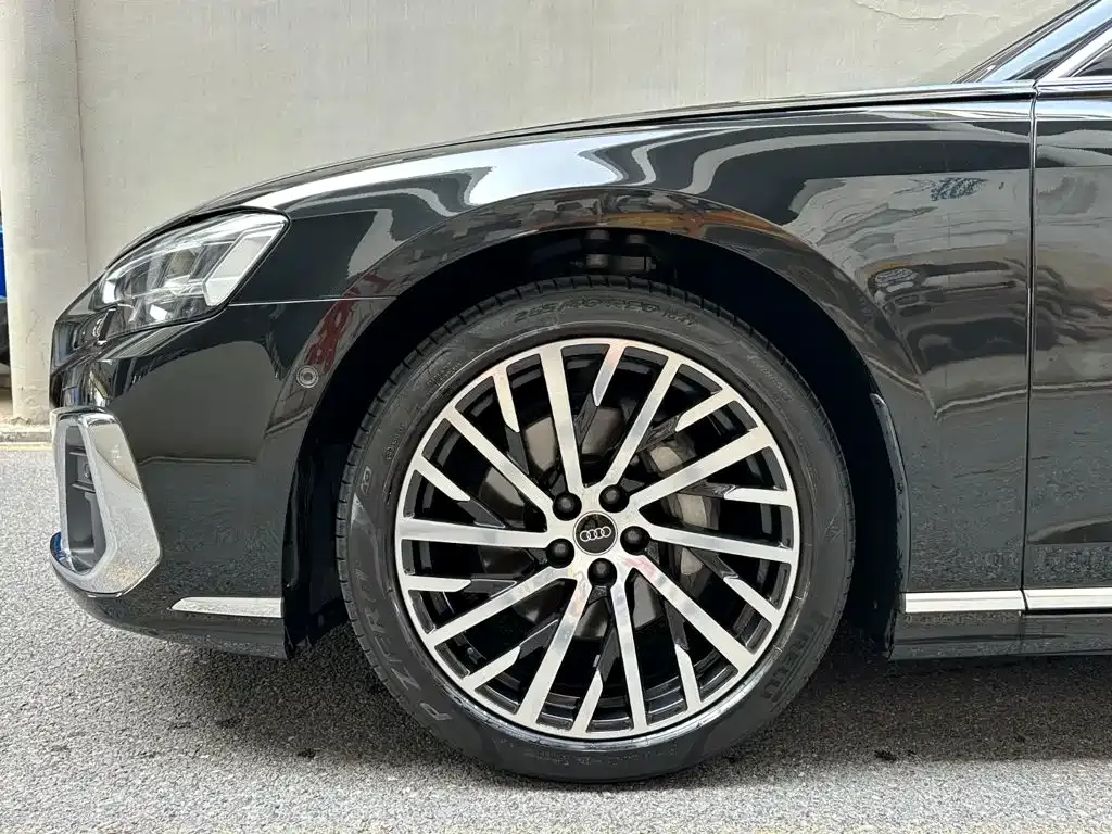 Audi A8 — фото 4