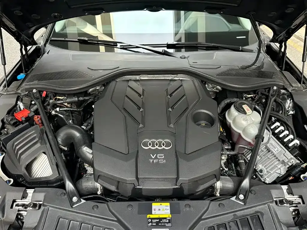 Audi A8 — фото 9