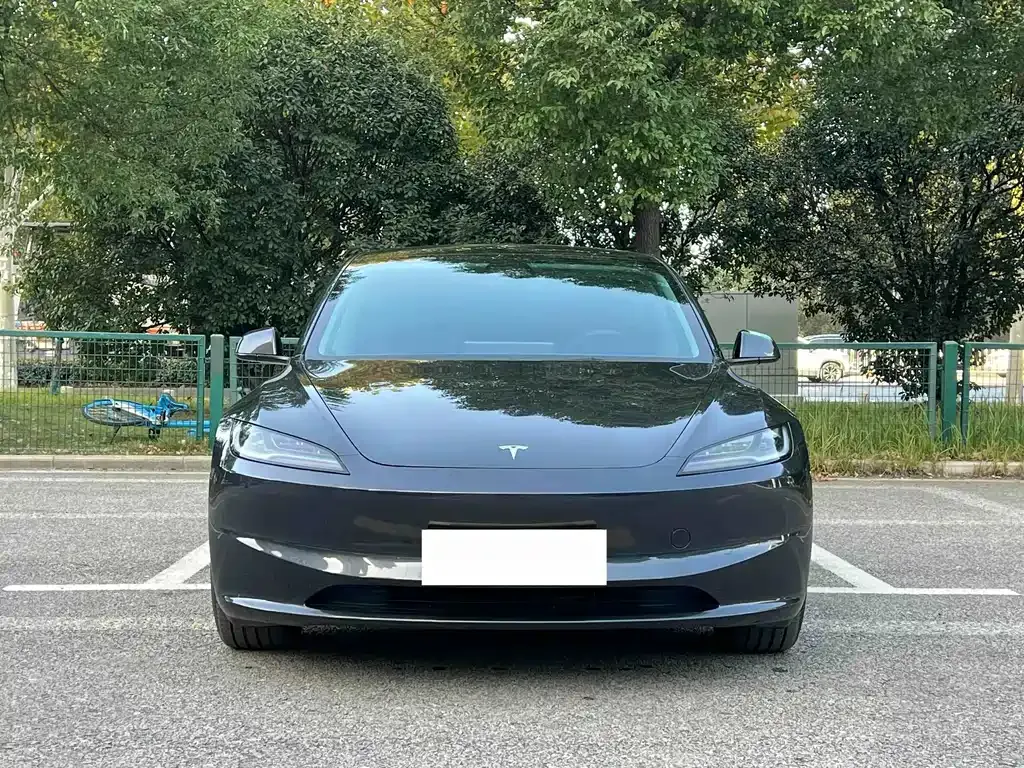 Tesla Model 3 — фото 9