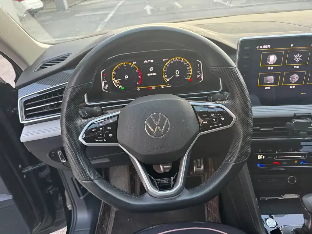 Volkswagen Tiguan L — фото 3