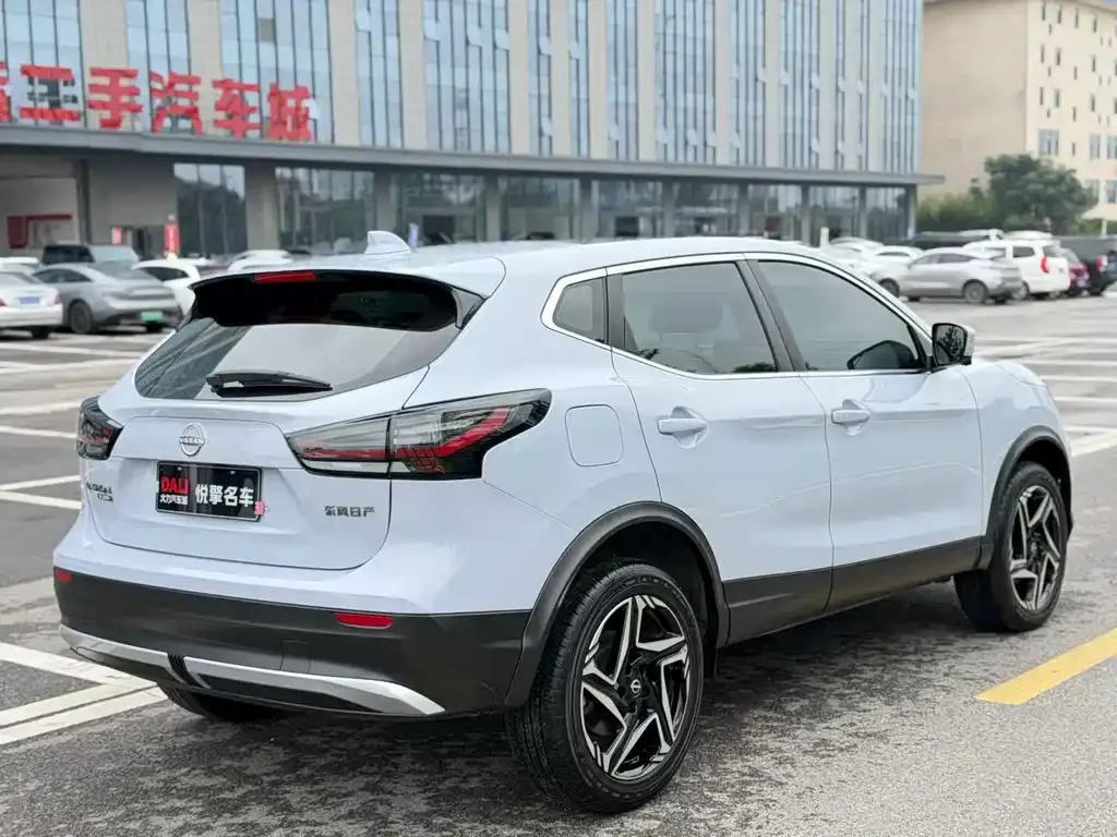 Nissan Qashqai — фото 8