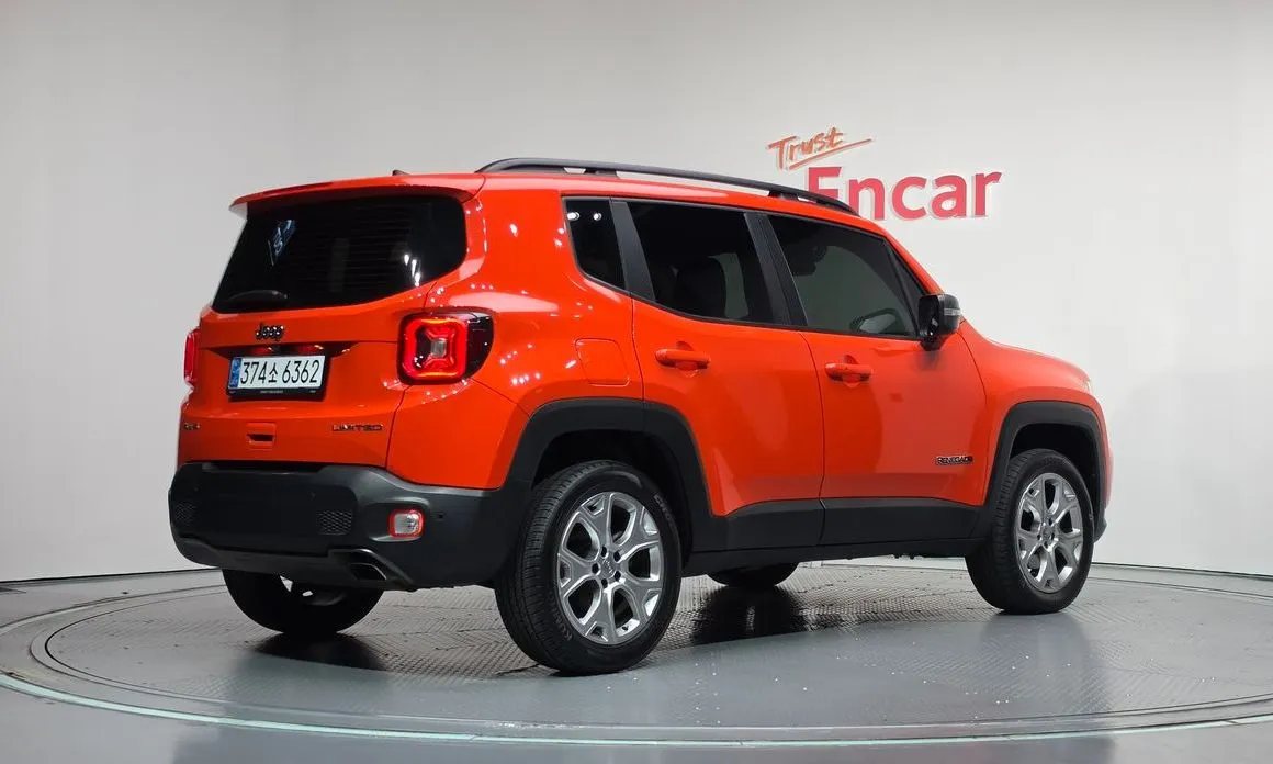 Jeep Renegade — фото 6