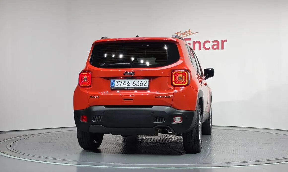 Jeep Renegade — фото 2