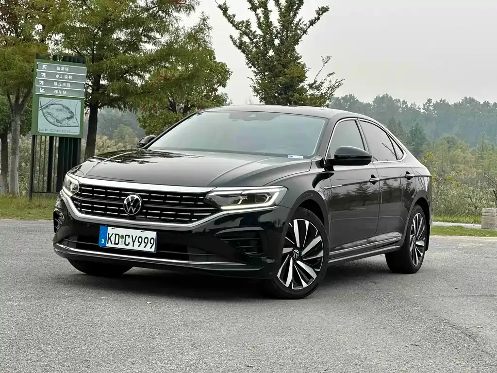 Volkswagen Passat — фото 1