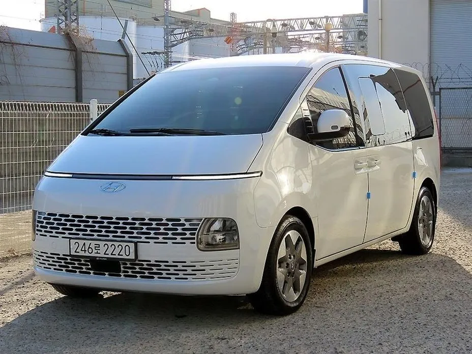 Hyundai Staria — фото 1
