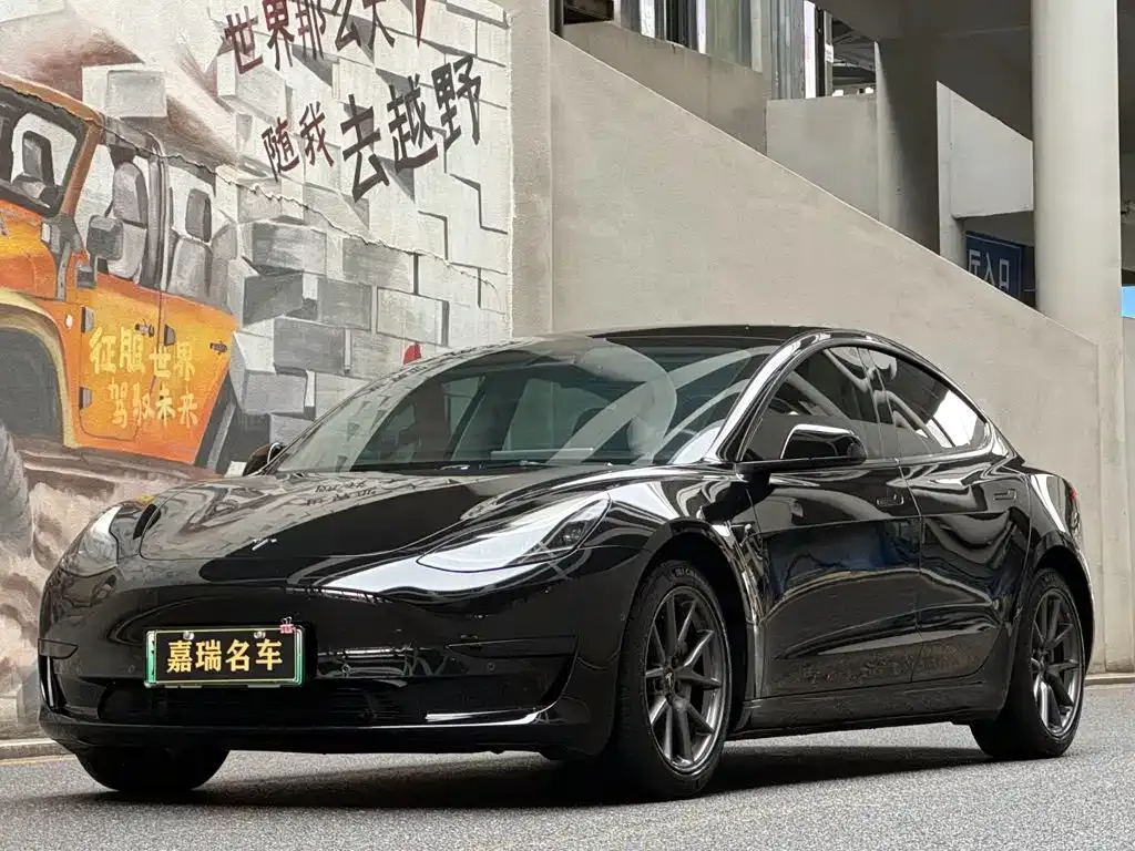 Tesla Model 3 — фото 1