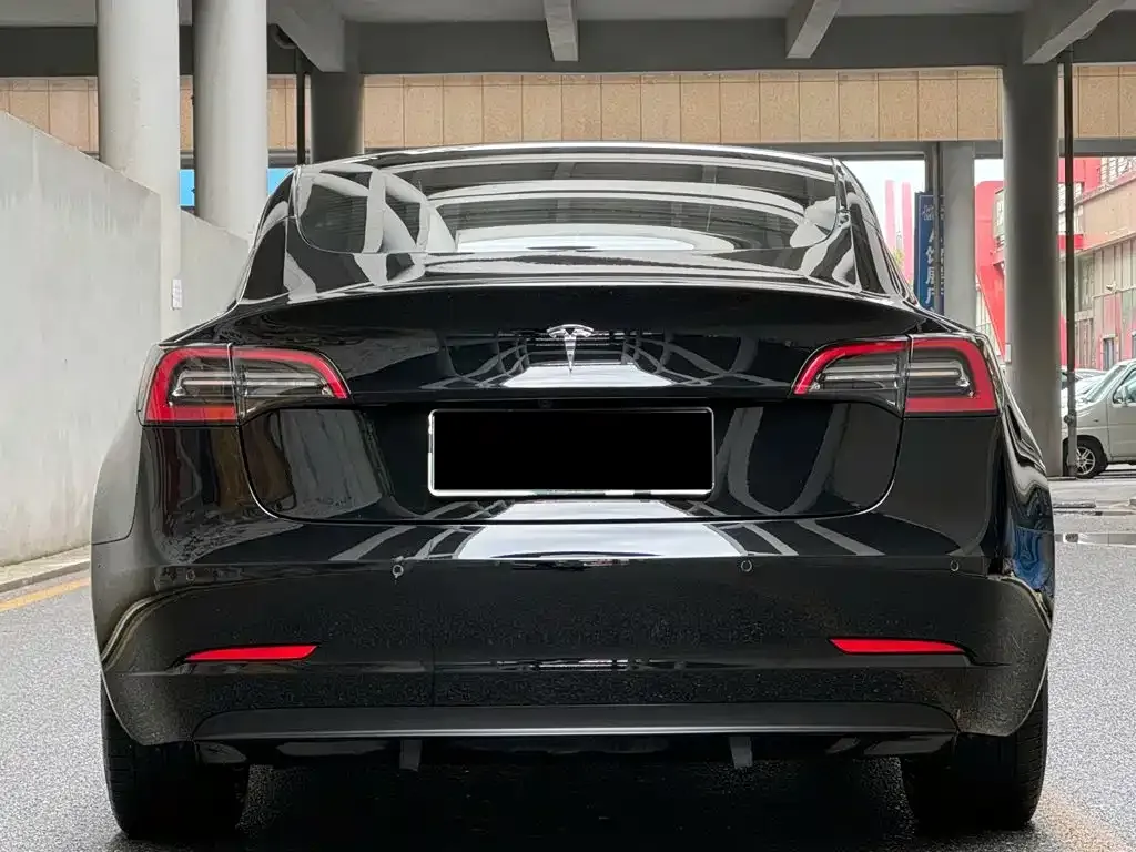 Tesla Model 3 — фото 10