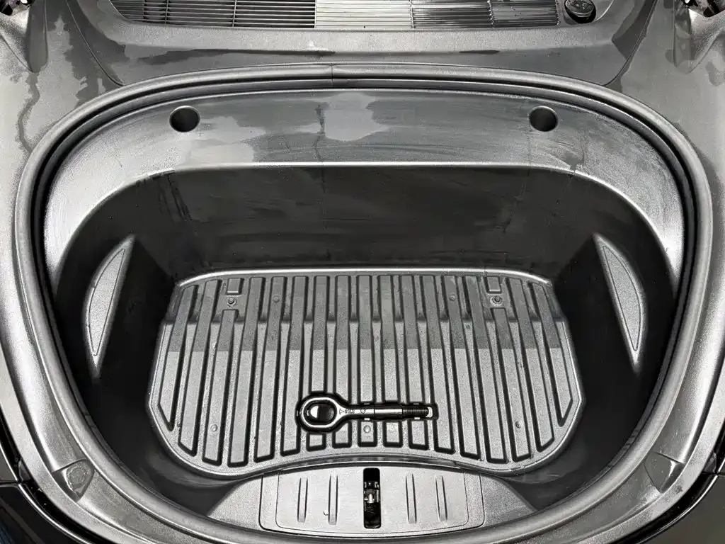Tesla Model 3 — фото 2