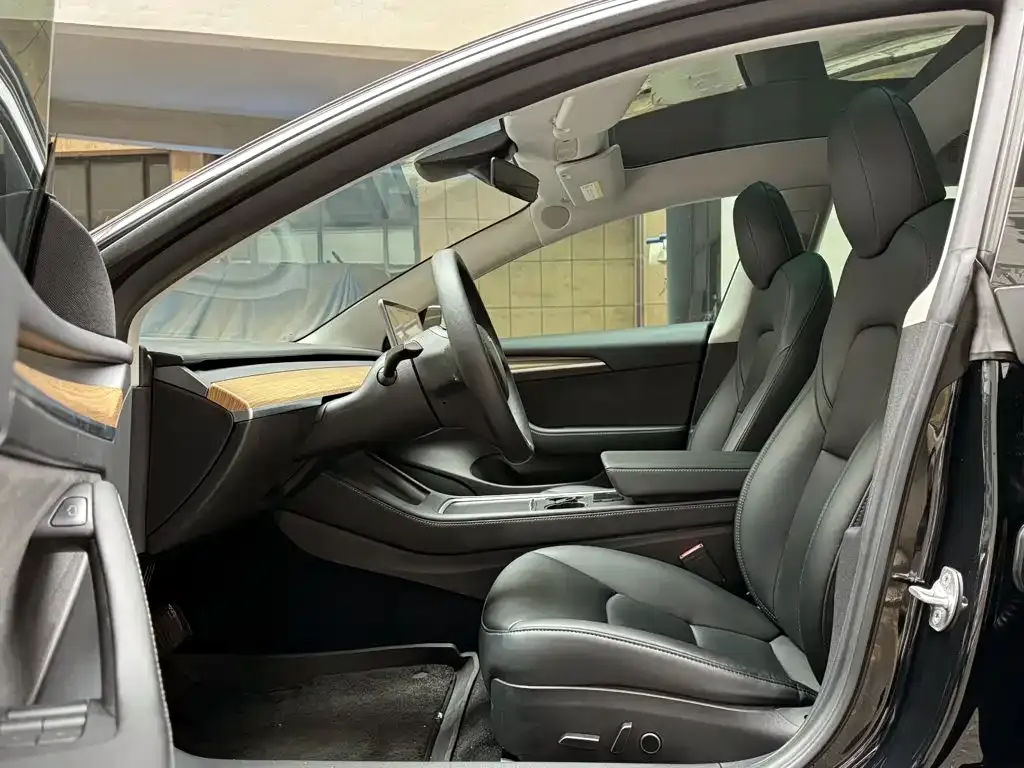 Tesla Model 3 — фото 4