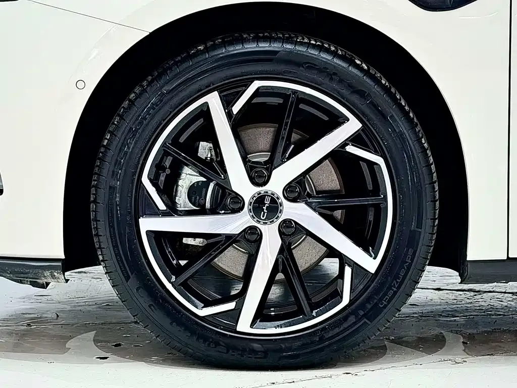 BYD Seal 07 DM-i — фото 10