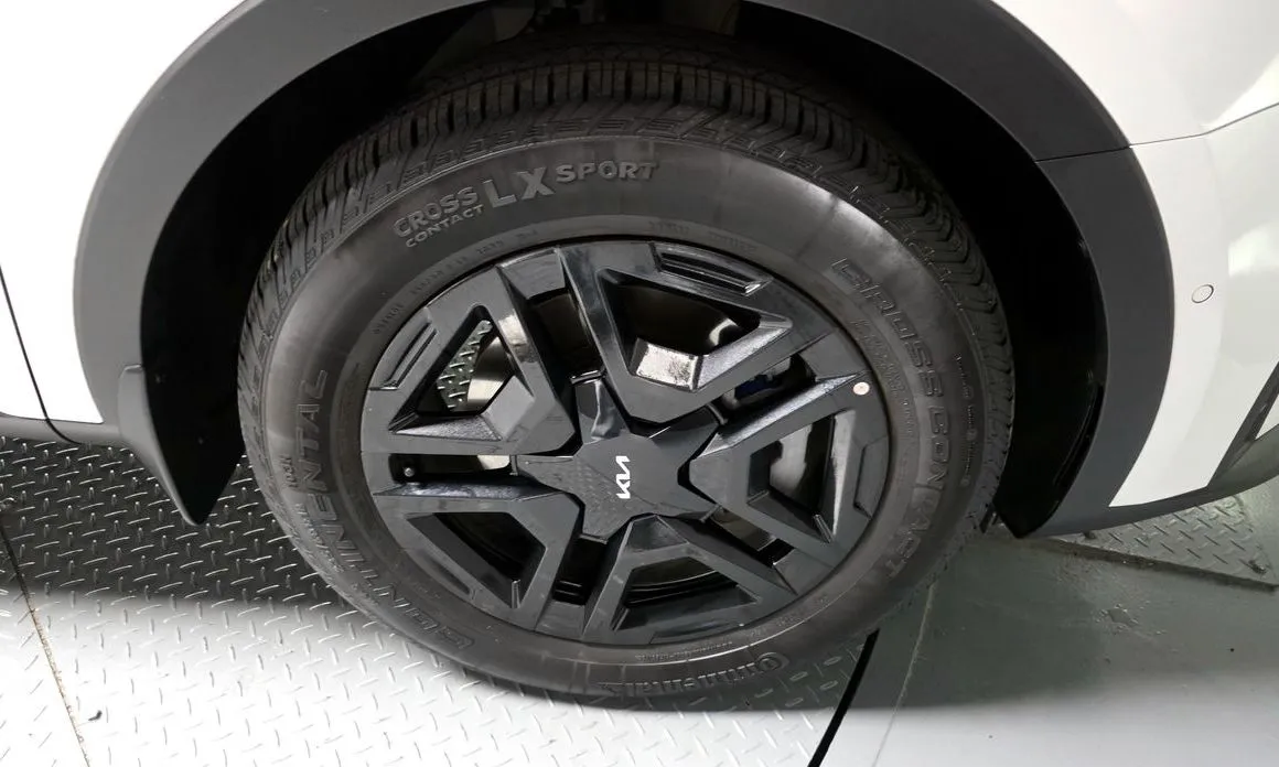 Kia Sorento — фото 7