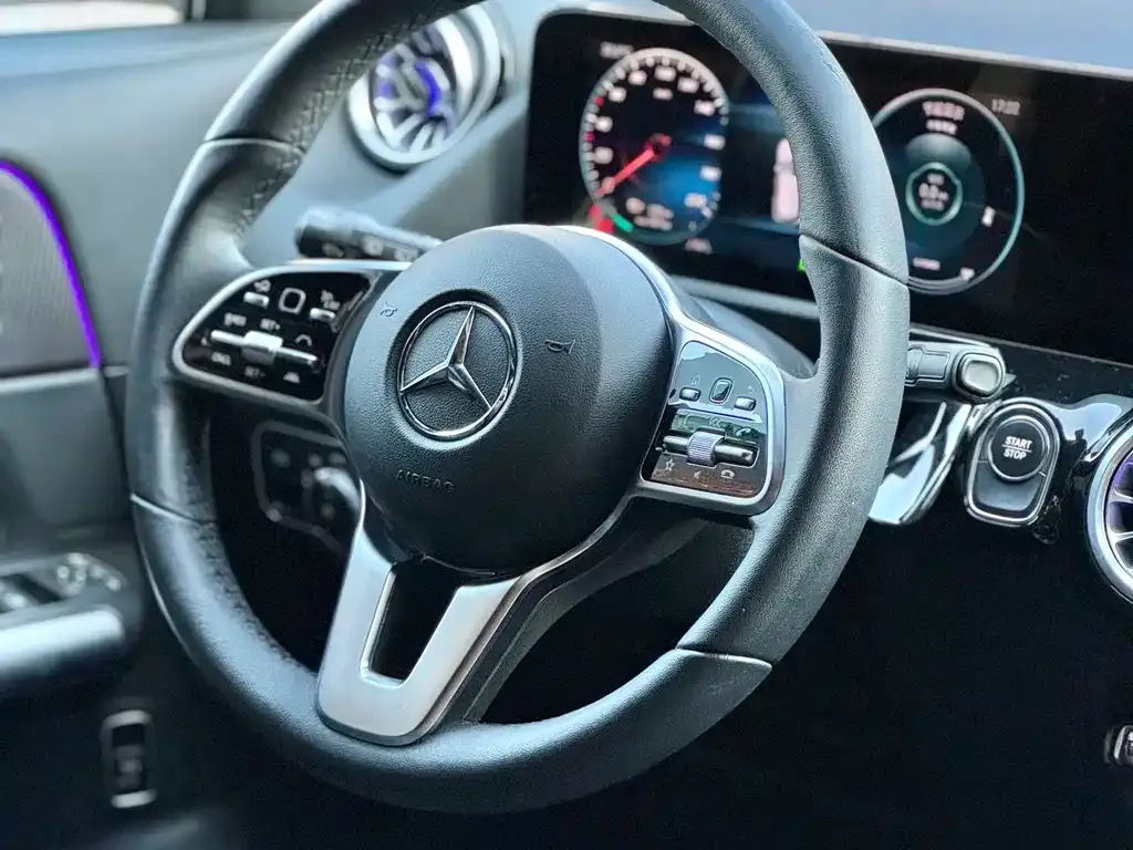 Mercedes-Benz EQA — фото 7