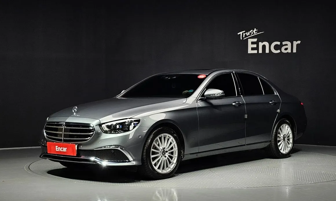 Mercedes-Benz E-Class — фото 1