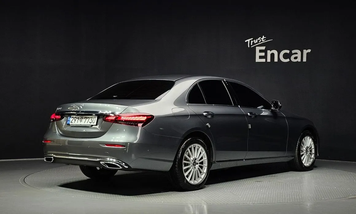 Mercedes-Benz E-Class — фото 4