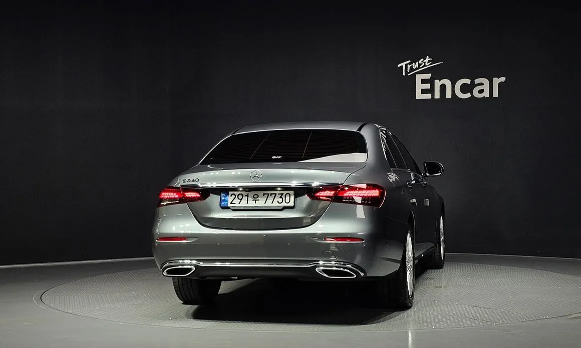 Mercedes-Benz E-Class — фото 10