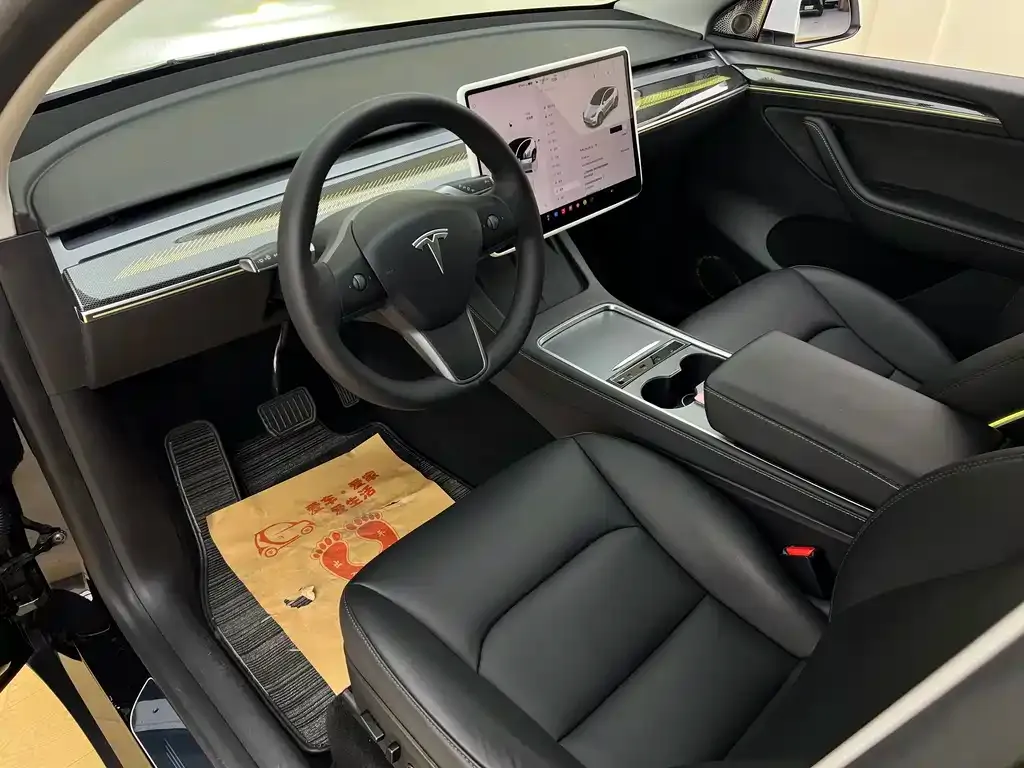 Tesla Model Y — фото 10