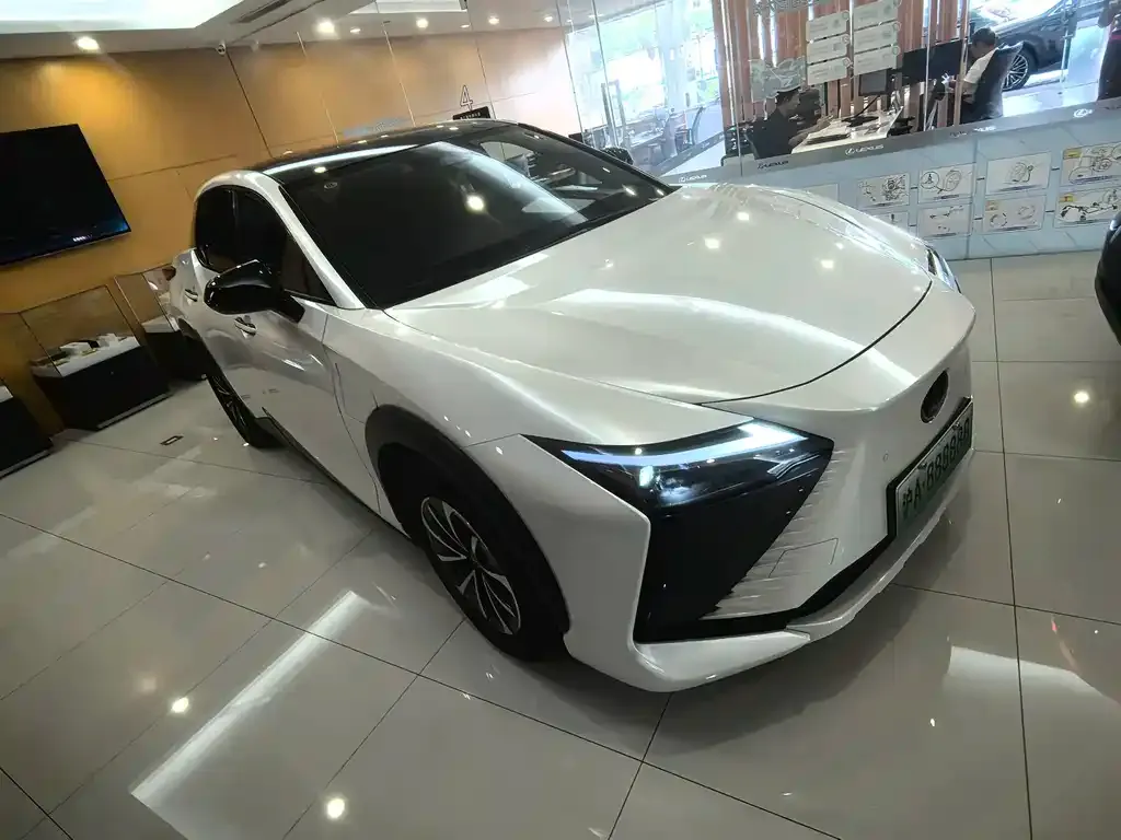Lexus RZ — фото 1