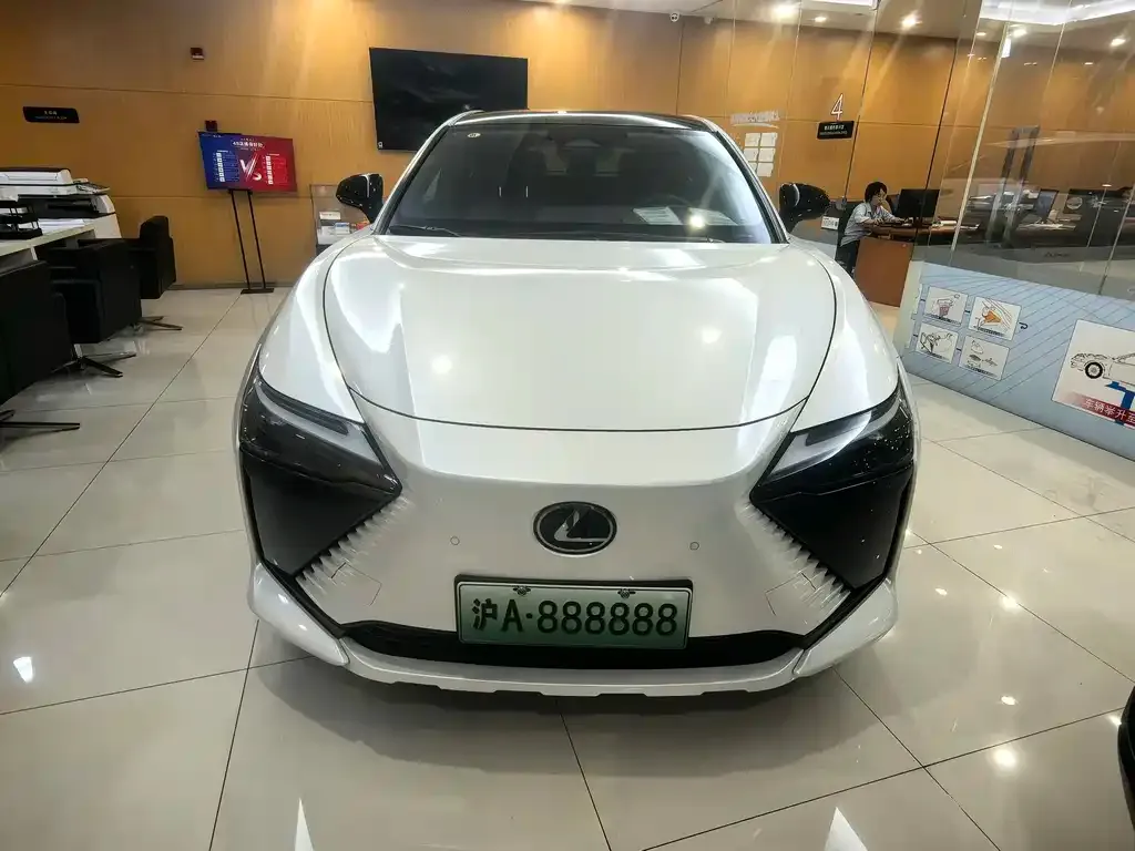 Lexus RZ — фото 8