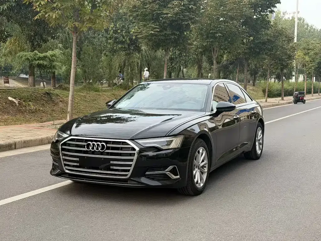 Audi A6L — фото 1