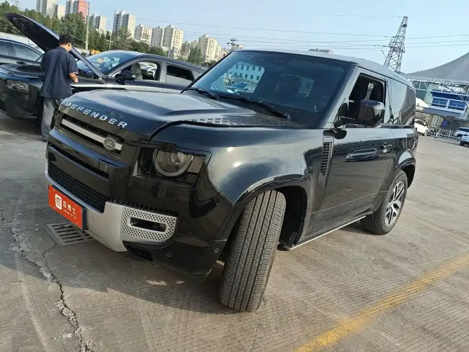Land Rover Defender — фото 1