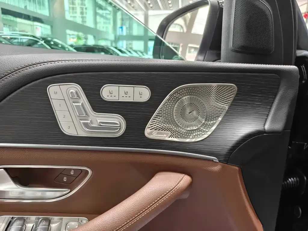 Mercedes-Benz GLS — фото 6