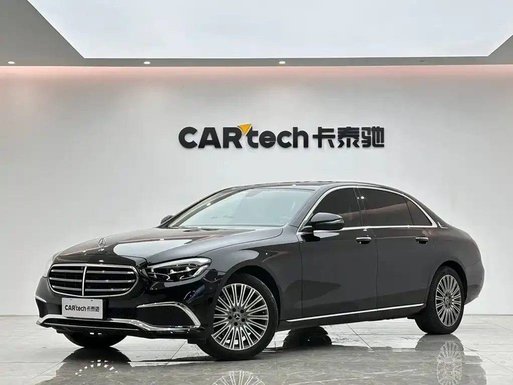 Mercedes-Benz E-Class — фото 1