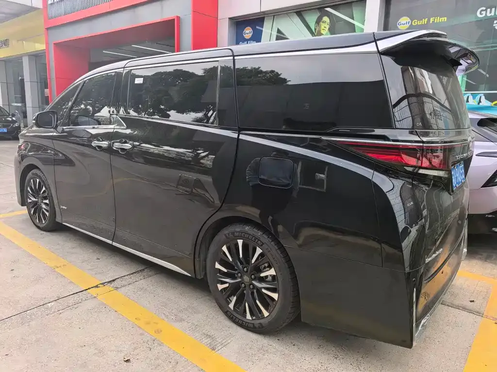 Toyota Vellfire — фото 5