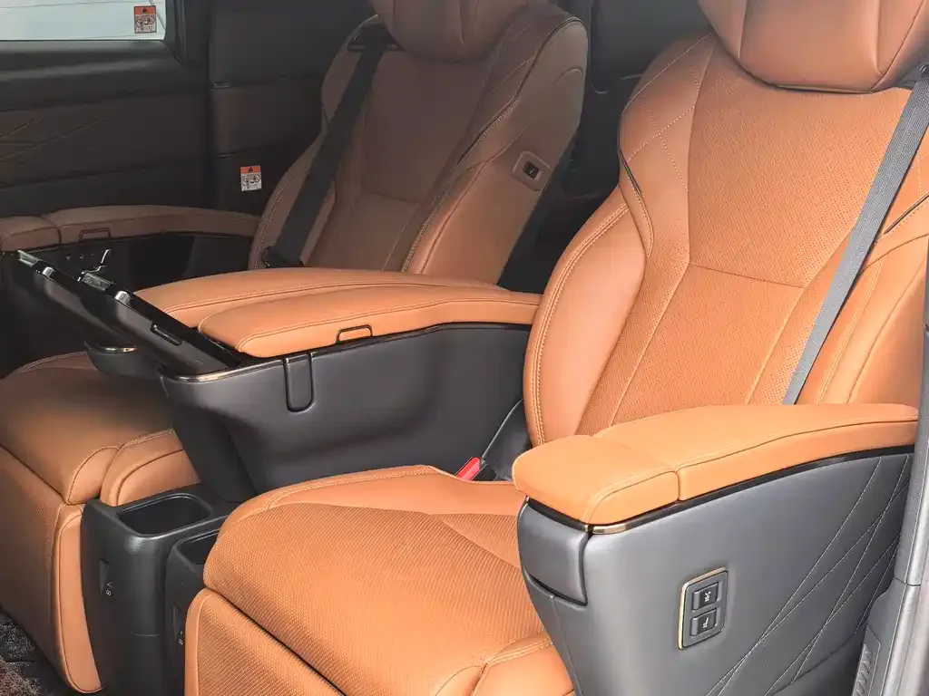Toyota Vellfire — фото 3