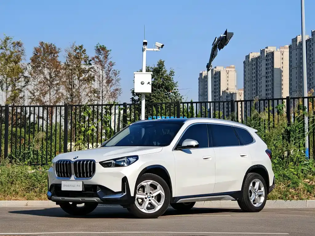 BMW X1 — фото 1