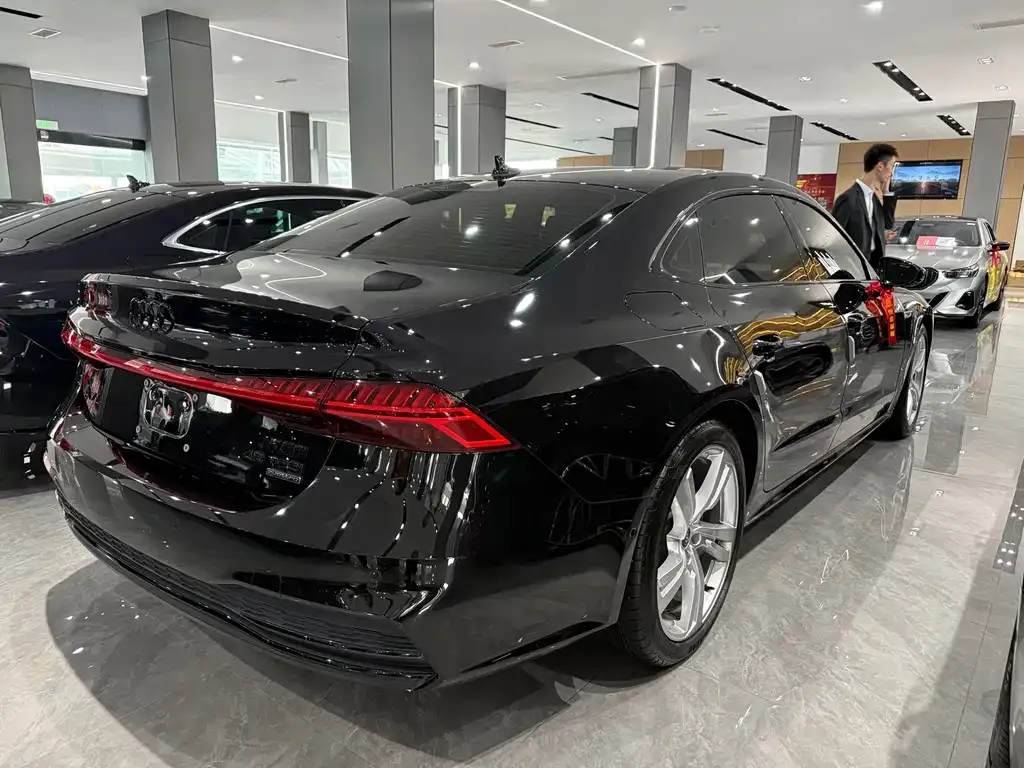Audi A7L — фото 7