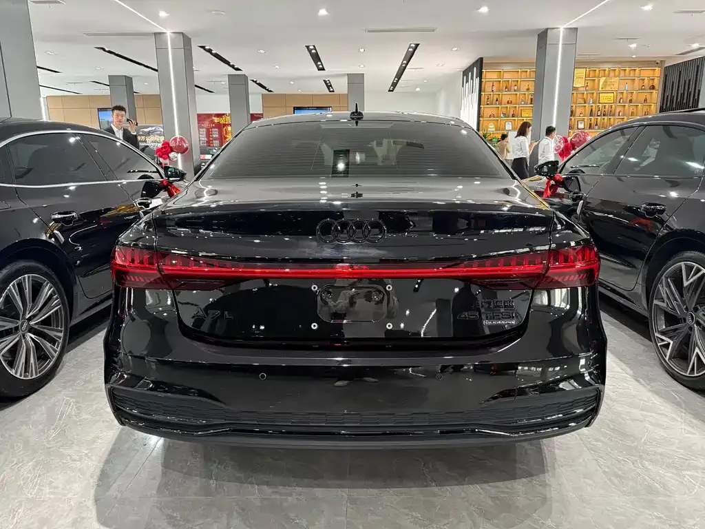 Audi A7L — фото 10