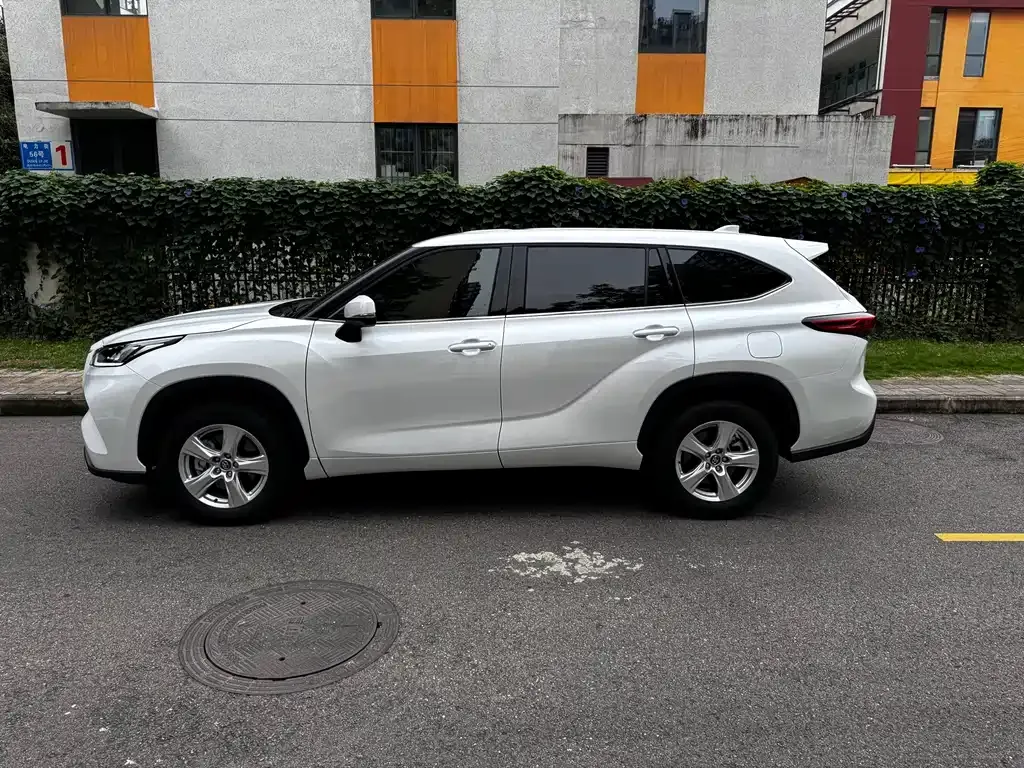 Toyota Highlander — фото 10