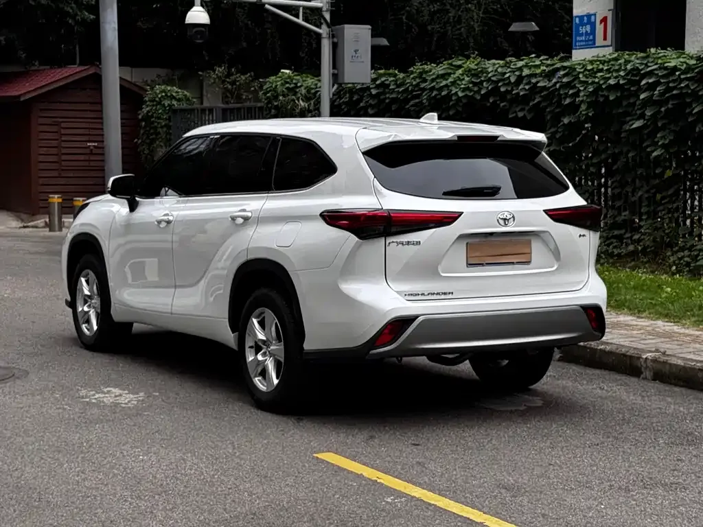 Toyota Highlander — фото 4