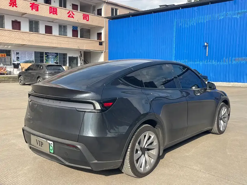 Tesla Model Y — фото 7