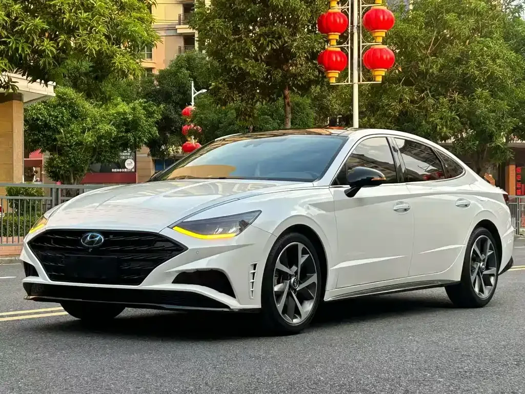 Hyundai Sonata — фото 1