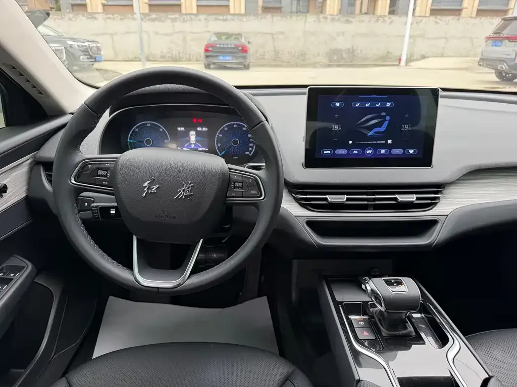 Hongqi E-QM5 — фото 10