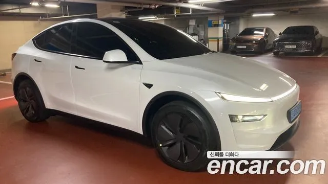 Tesla Model Y — фото 8