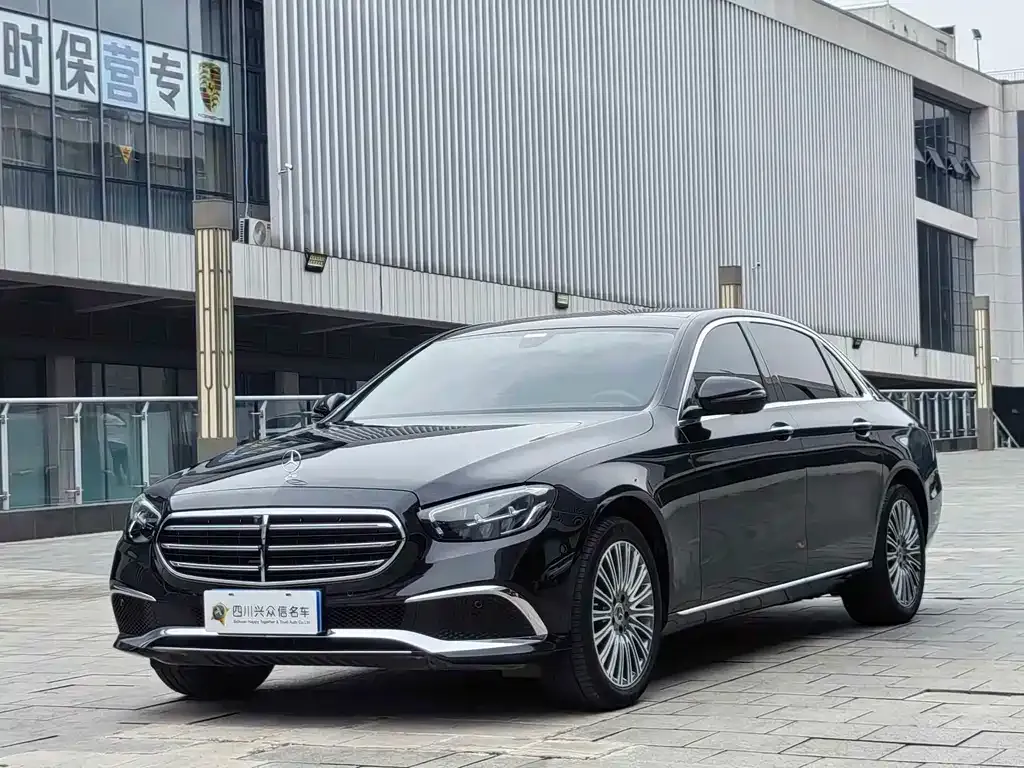 Mercedes-Benz E-Class — фото 1