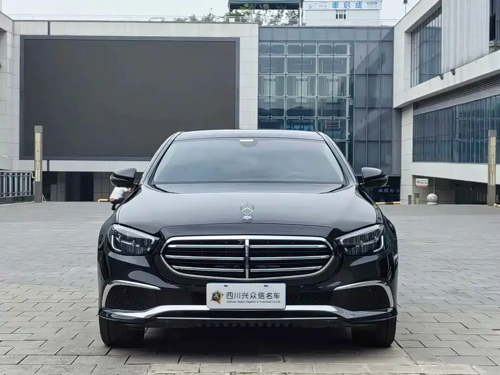 Mercedes-Benz E-Class — фото 2